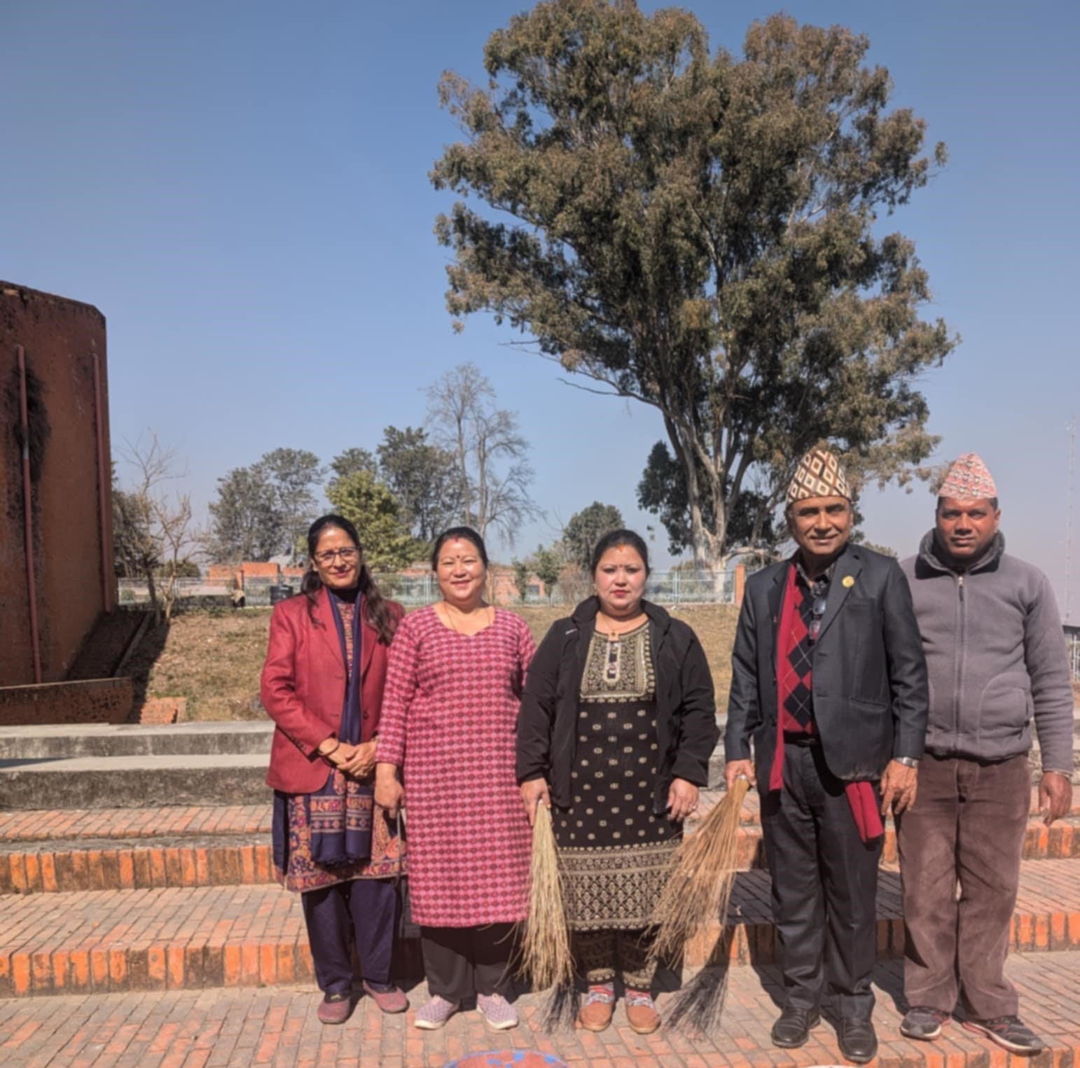 त्रि.वि कर्मचारी संघ  इकाइ समिति  सेडाद्धारा आयोजित कार्यालय परिसर सरसफाइ कार्यक्रम, २०८२
