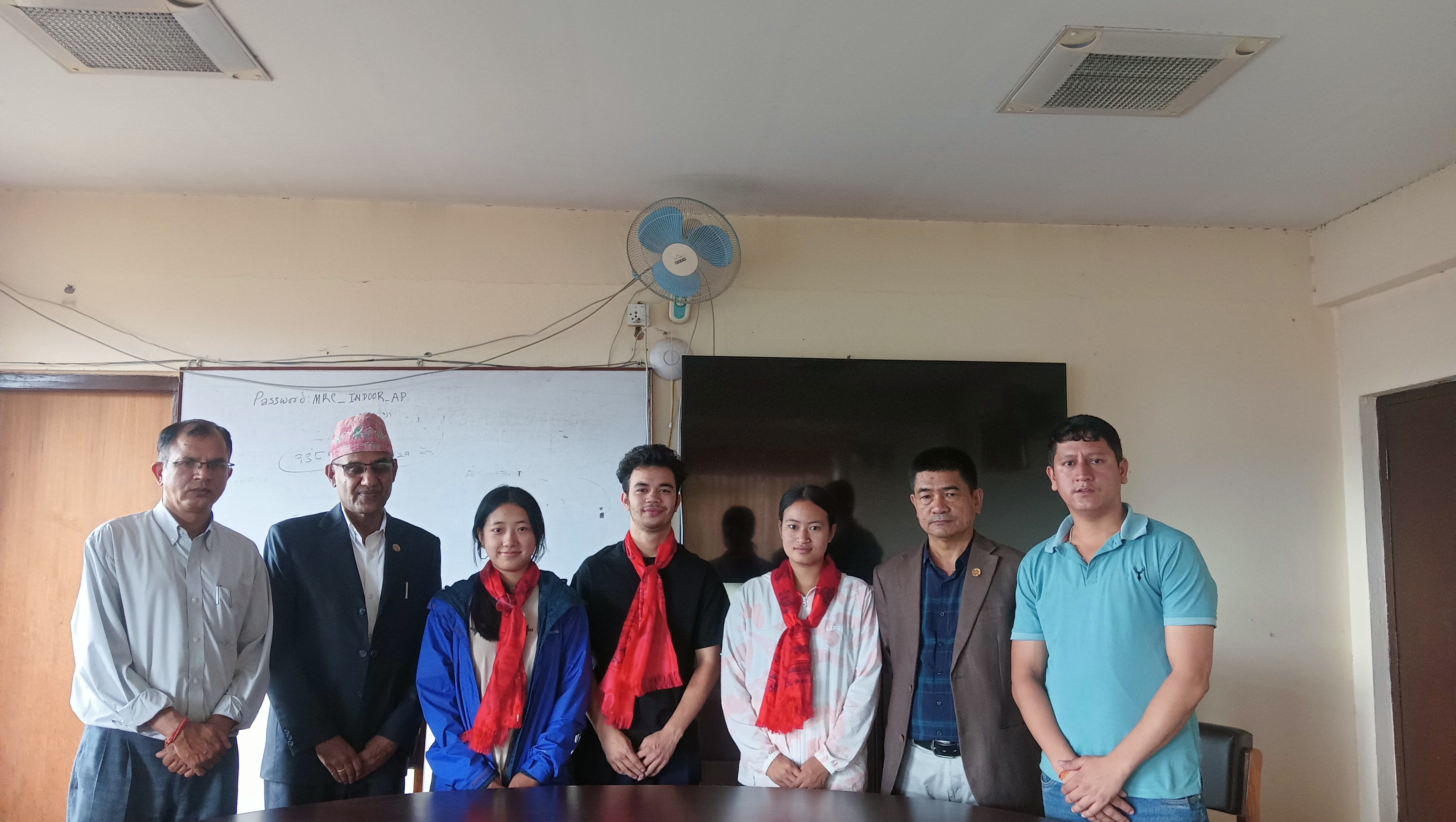 शुभकामनाव्यक्त गर्दै