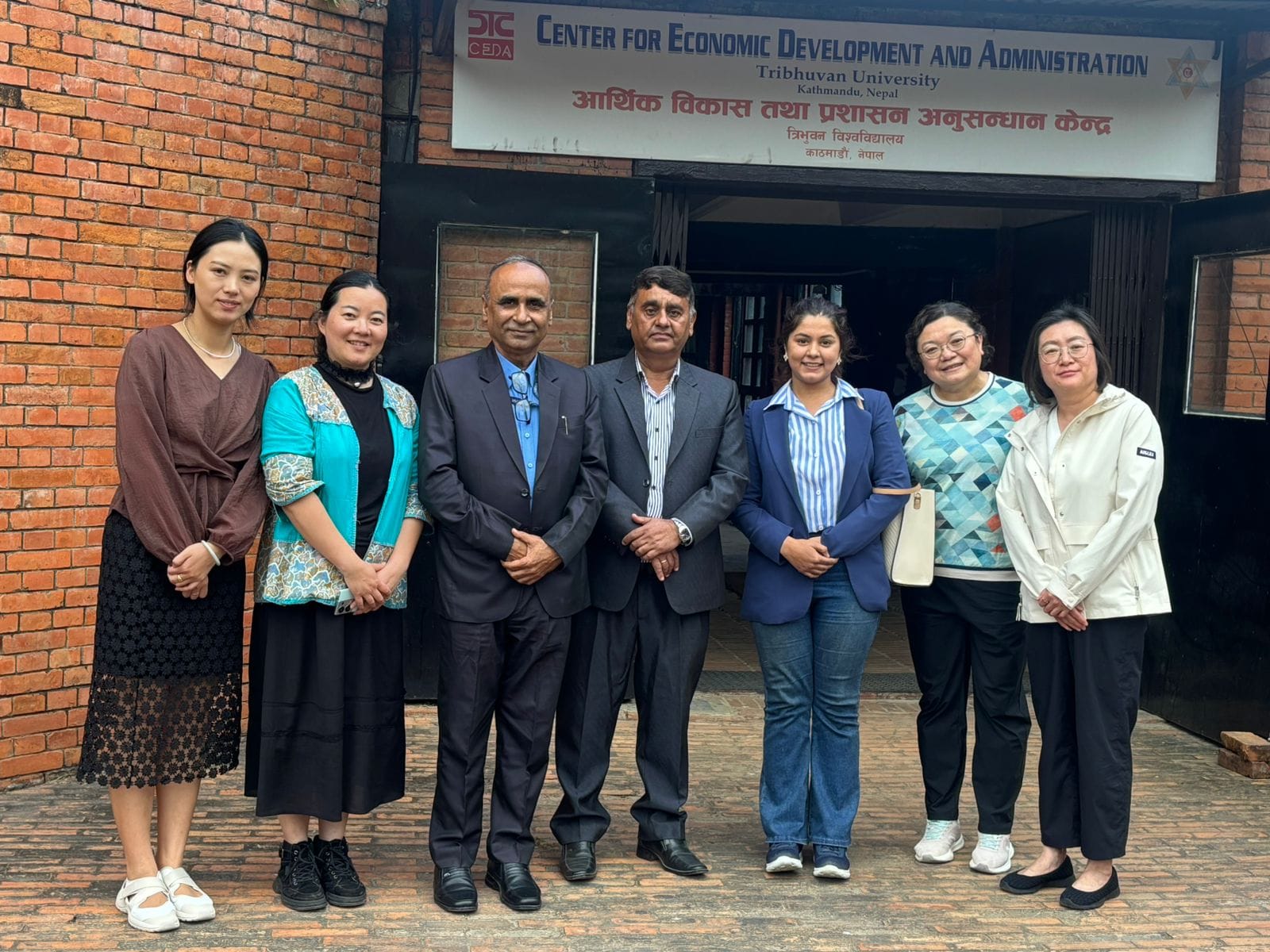 Professors from Yunnan Academy of Social Sciences