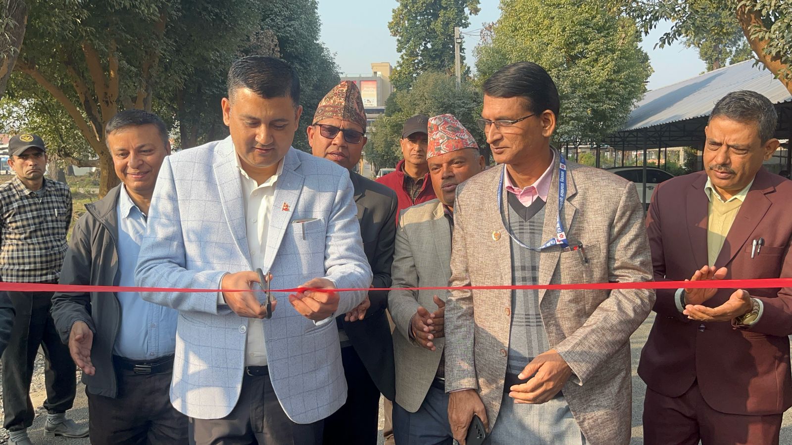वीरेन्द्र बहुमुखी क्याम्पसको मूल भवनमा प्रवेश गर्ने बाटोको उद्घाटन
