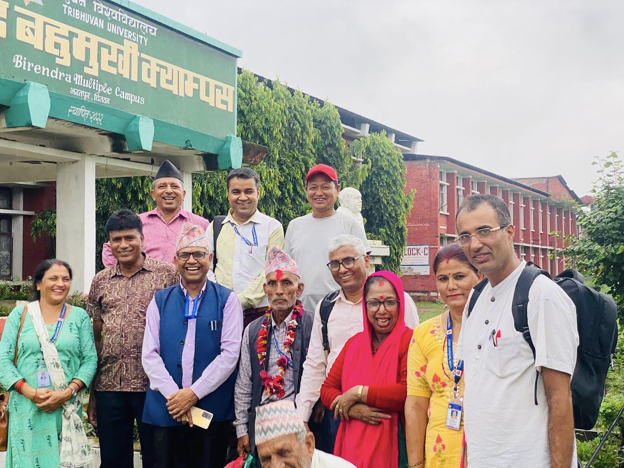 कर्मचारी मित्र लाल अधिकारीको अनिवार्य अवकाशमा त्रिवि कर्मचारी संघद्वारा आयोजित विदाई कार्यक्रम